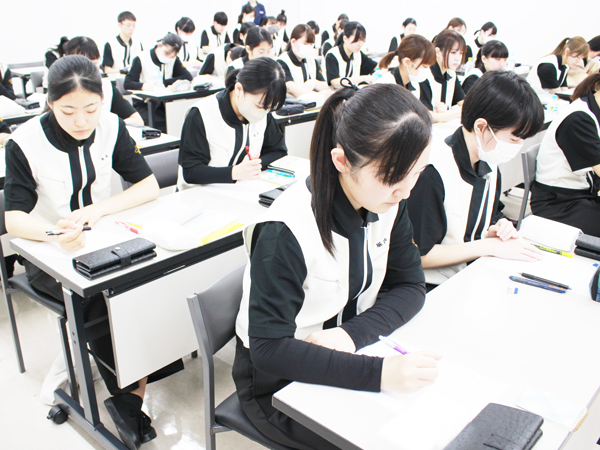 シザーの構造と綿棒作りを勉強！